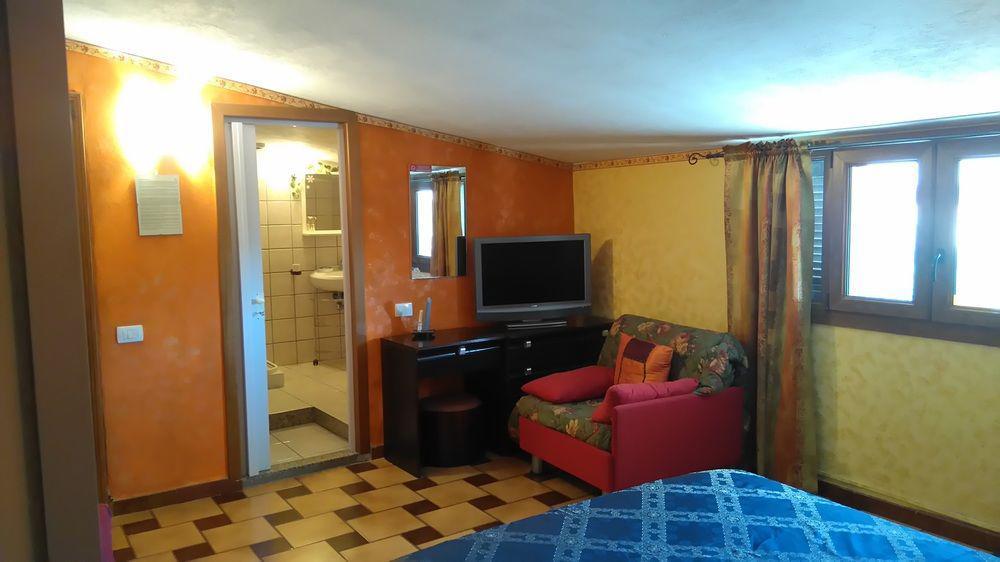 B&B Fantar House Carbonia Zewnętrze zdjęcie